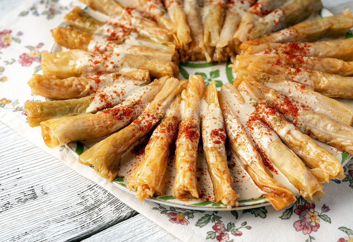 Klasiğine Meydan Okur: Tahin Soslu Lahana Sarma Tarifi