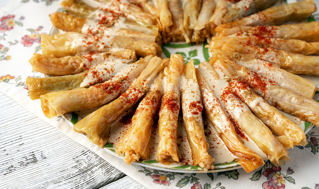 Klasiğine Meydan Okur: Tahin Soslu Lahana Sarma 