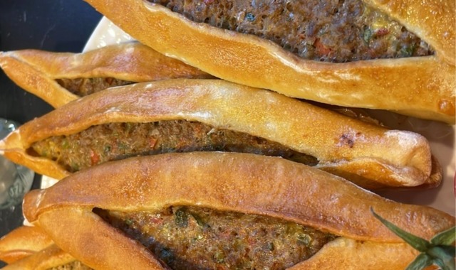 Emir'in Tarifi: Kıymalı Mini Pide