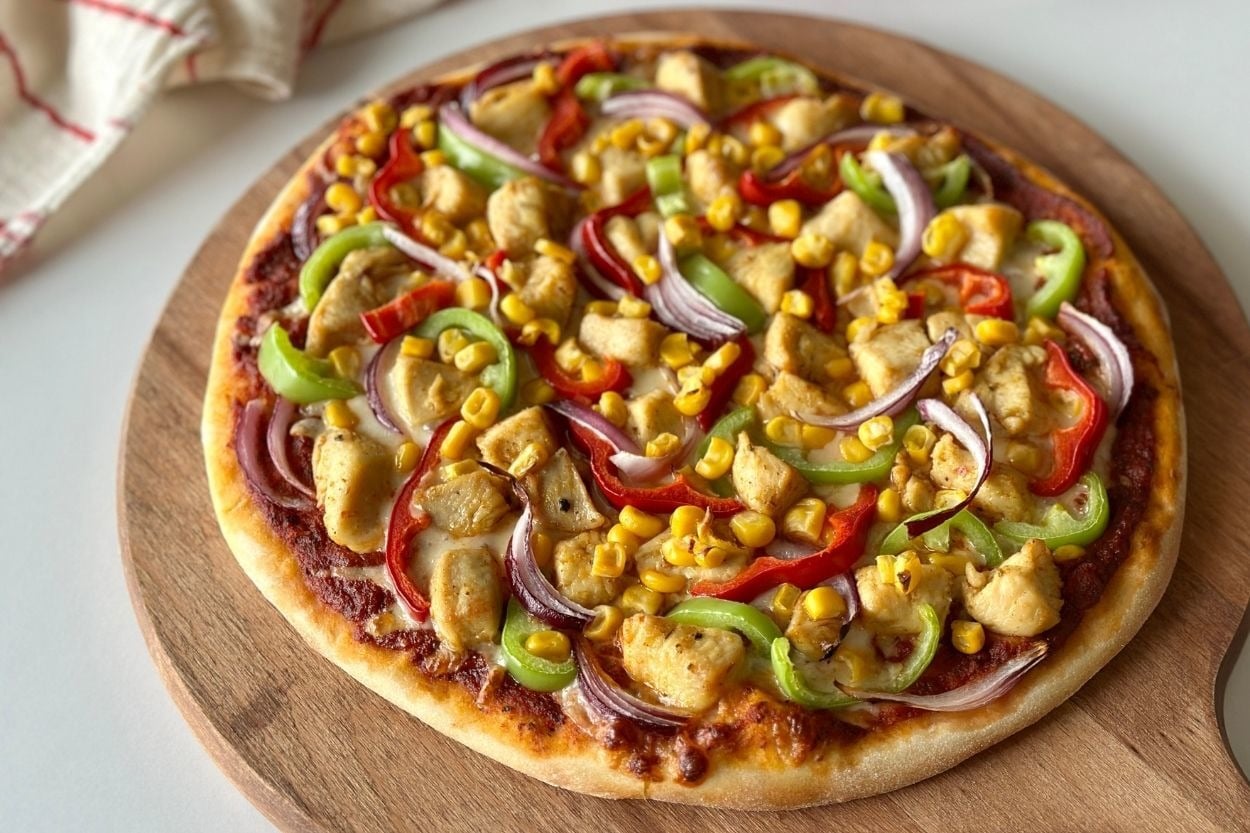 Bol Malzemeli: Tavuklu Pizza