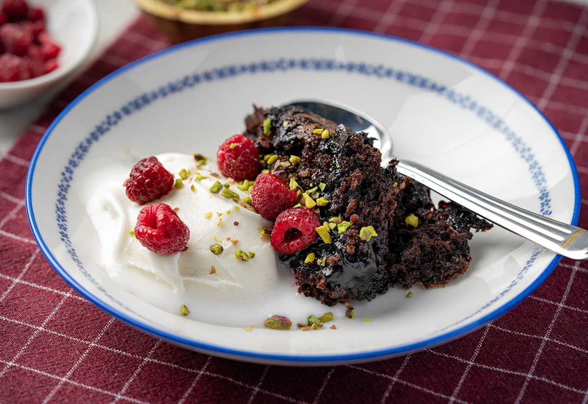 Sufle Tadında: Sosunda Pişen Kakaolu Kek Tarifi