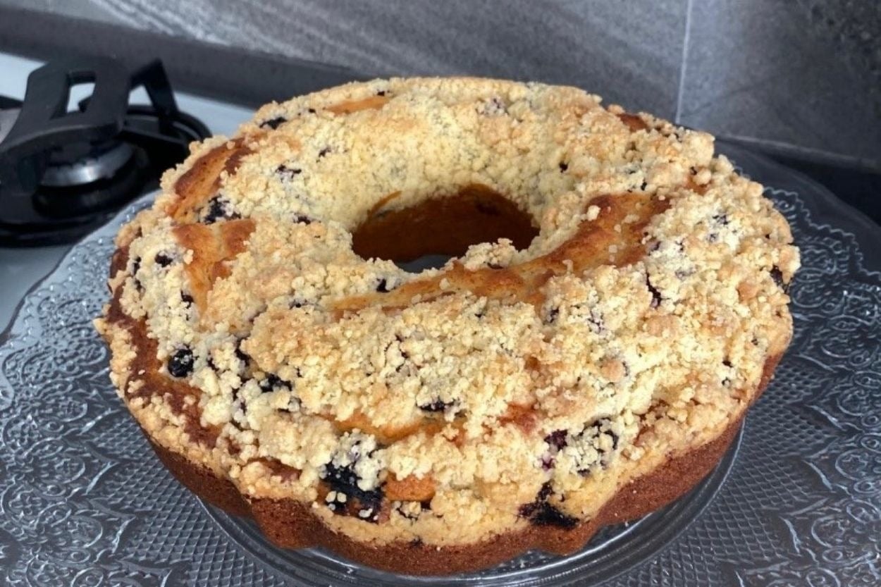 Kübra'nın Tarifi: Orman Meyveli Crumble Kek 