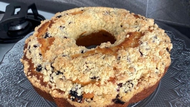 Kübra'nın Tarifi: Orman Meyveli Crumble Kek 