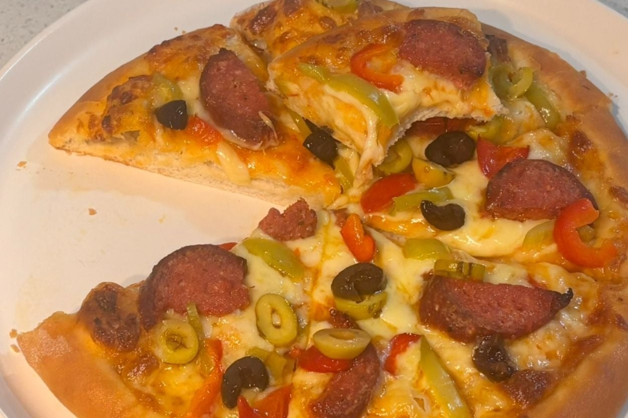 Lezzet Molası: Tepside Ev Yapımı Pizza