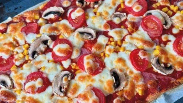 Mert'in Tarifi: Tepside Ev Pizzası