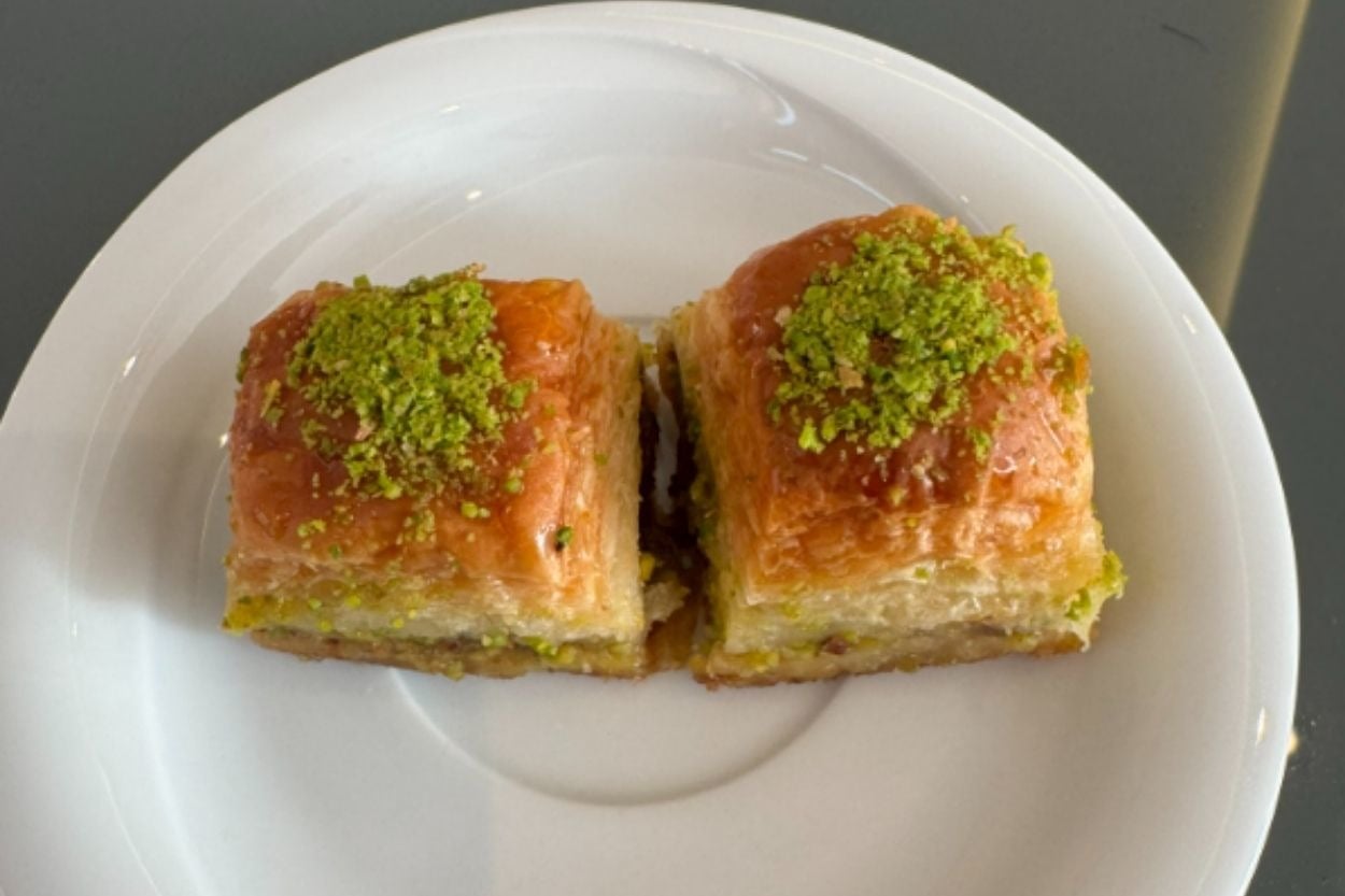 Emir'in Tarifi: Ev Yapımı Tereyağlı Fıstıklı Baklava