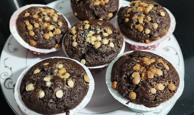Reyhan'ın Tarifi: Beyaz Damla Çikolatalı Cupcake