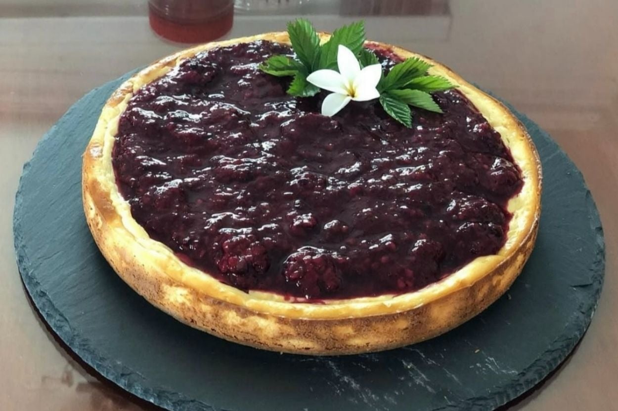 Esra'nın Tarifi: Tam Ölçülü Frambuazlı Cheesecake