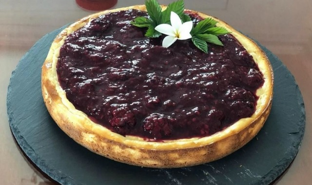 Esra'nın Tarifi: Tam Ölçülü Frambuazlı Cheesecake