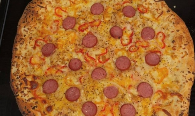 Pakize'nin Tarifi: Sucuklu Biberli Ev Pizzası