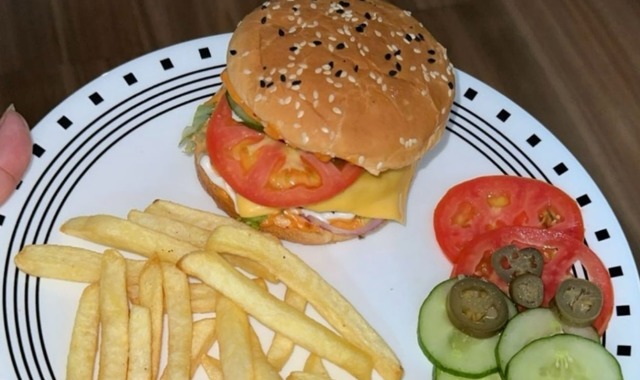 Pakize'nin Tarifi: Evde Nefis Hamburger