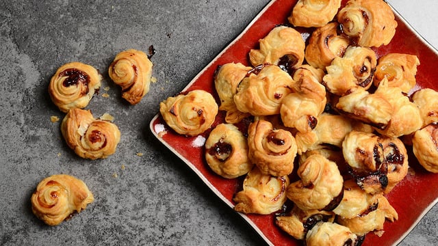 Tatlıya Aşık Kahvaltılık: Reçelli Milföy