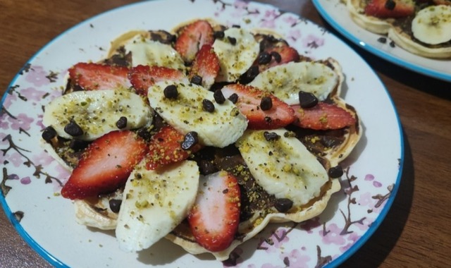 Reyhan'ın Tarifi: Muzlu Çilekli Waffle