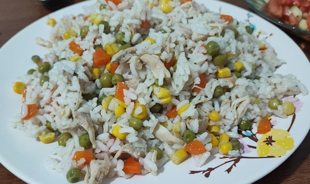 Reyhan'ın Tarifi: Tavuklu Sebzeli Pirinç Pilavı