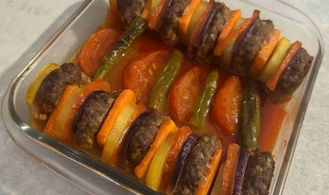 Klasik Lezzet: Fırında Köfte Sebze Yemeği