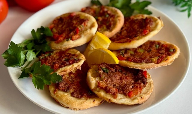 Lokmalık: Adana Usulü Lahmacun