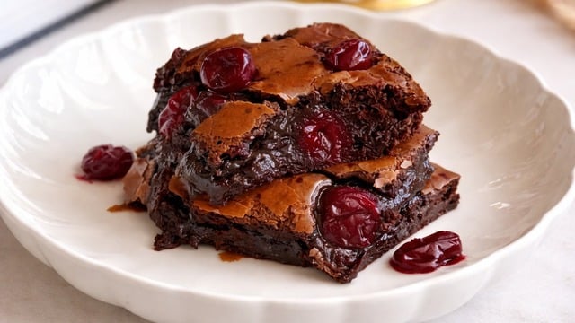 Ölçüsü Tam Tutar: Vişneli Brownie