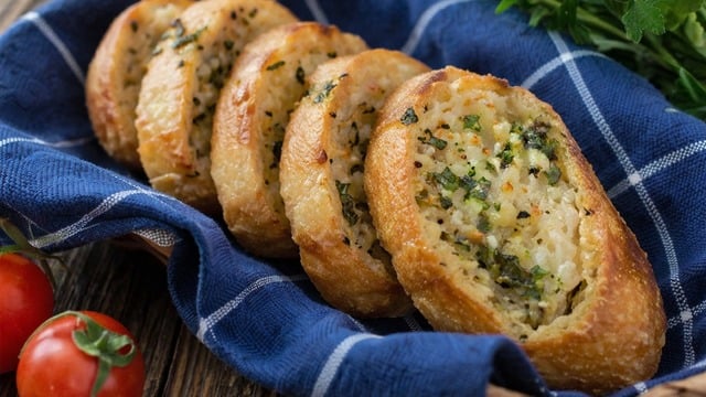 Gerçek Tarif: İtalyan Usulü Sarımsaklı Ekmek