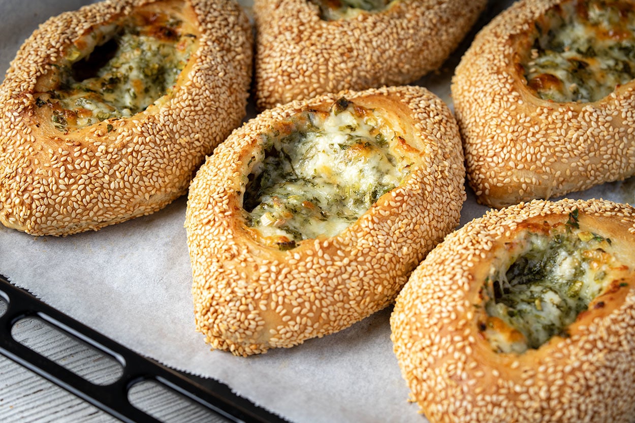 Çıtır Çıtır: Peynirli Simit Pide