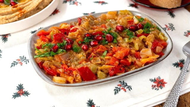 Sebzeler Fırında Közlenir: Patlıcan Söğürme