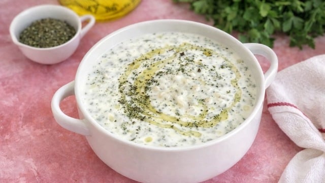 Soğuk İçilir: Naneli Yoğurt Çorbası