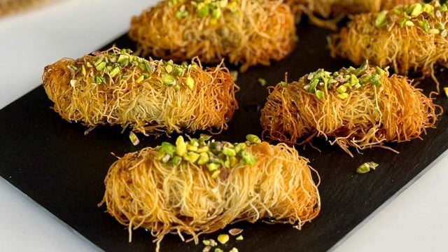 İçi Ceviz Dolu: Kadayıf Sarma