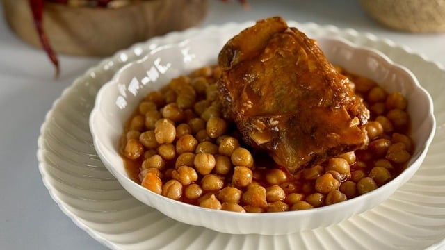 Lokum Gibi Dağılır: Kemik Etli Nohut Yemeği