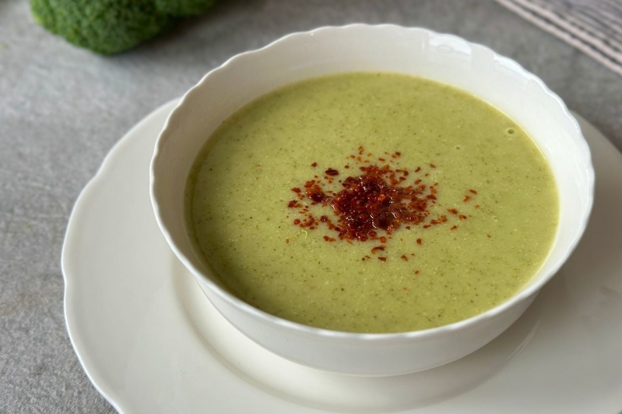 Tam Kıvamında: Kremasız Brokoli Çorbası