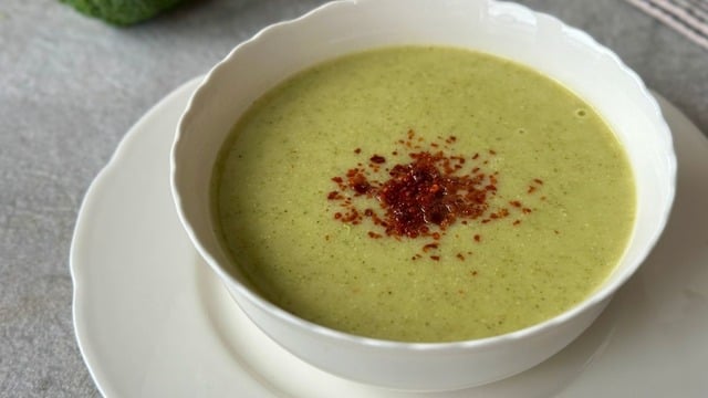 Tam Kıvamında: Kremasız Brokoli Çorbası