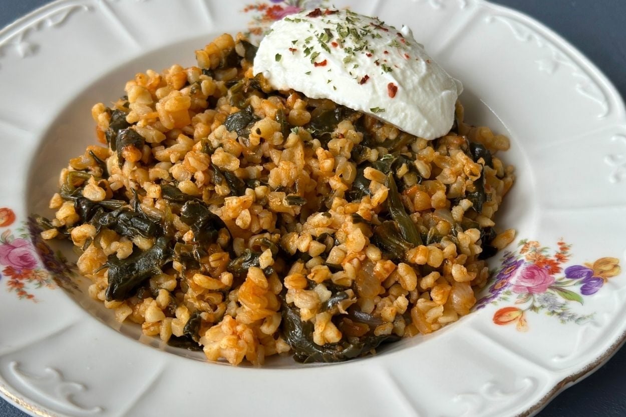 Yanında Yoğurtla: Ispanaklı Bulgur Pilavı