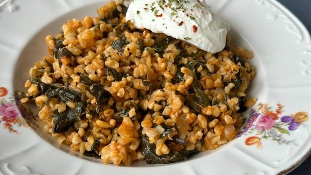 Yanında Yoğurtla: Ispanaklı Bulgur Pilavı