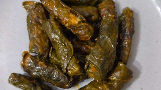 Özlem'in Tarifi: Karalahana Dolması
