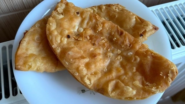 Esra'nın Tarifi: Çıtır Çıtır Çibörek