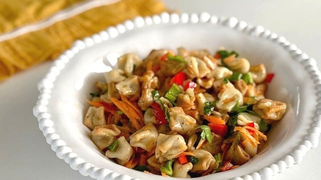 Rengarenk ve Pratik: Mantı Salatası