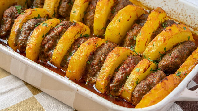 Sofraların Yıldızı: Köfteli Patates Dizme