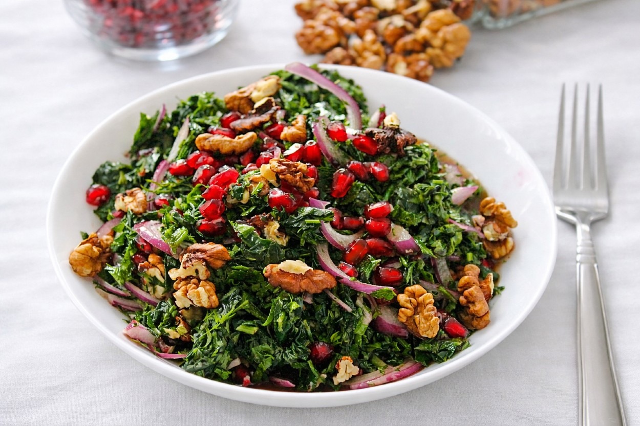 Nasıl da Ferah: Narlı Cevizli Ispanak Salatası