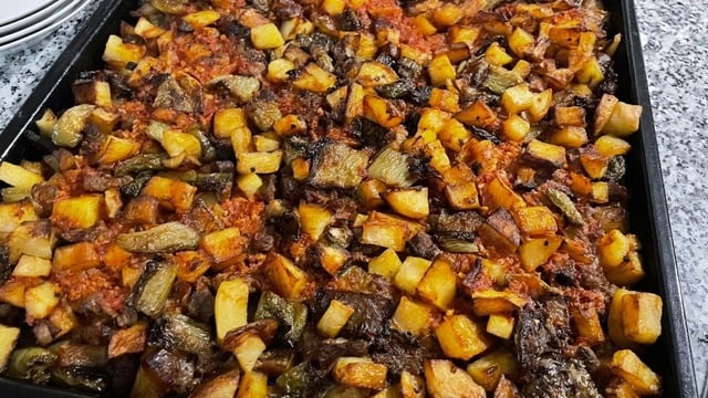 Menşure'nin Tarifi: Fırında Maraş Tava