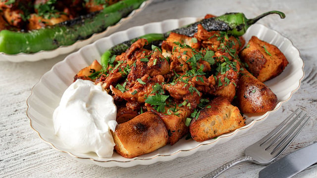Bayat Pideler Değerlensin: Pideli Tavuk Kebabı