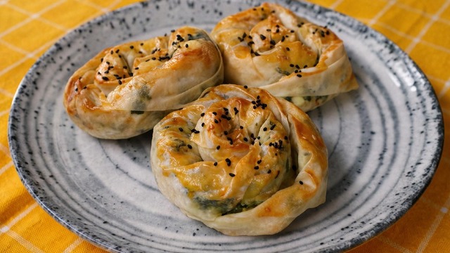 Sadece 3 Yufkayla: Ispanaklı Gül Böreği
