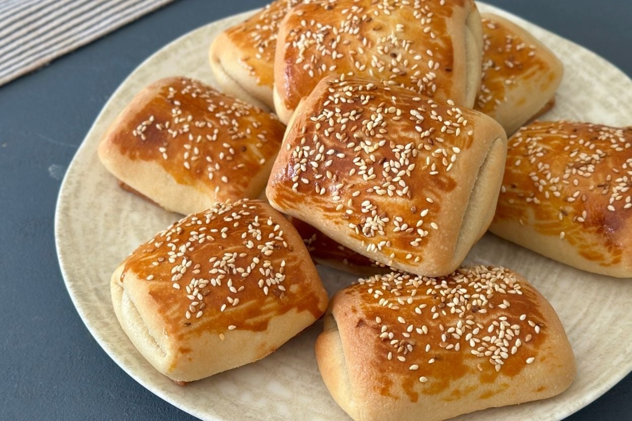 Mayalı Hamurdan: Krem Peynirli Poğaça