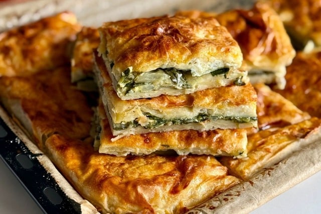 Çiğden Ispanaklı Börek Tarifi