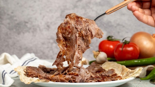 Döner Hangi Etten Yapılır? Gerçek Et Dönerin Sırrı