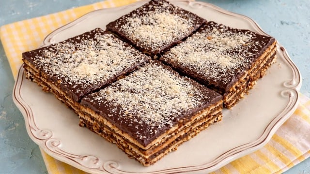 3 Malzemeyle Hazır: Pudingli Bisküvili Pasta