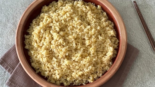 Tane Tane Dökülür: Sarımsaklı Bulgur Pilavı