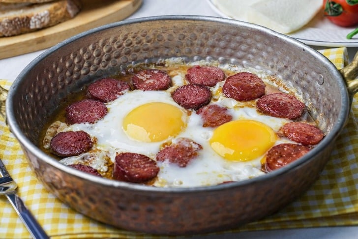 sucuklu-yumurta-tarifi