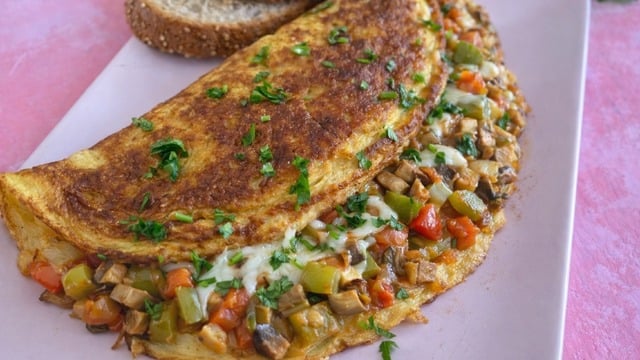 Kahvaltı Şöleni: Sebzeli Omlet