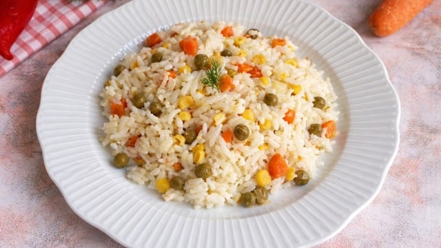 Sebzesi Bol: Garnitürlü Pilav 