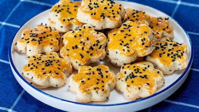 Çayın Yanı Başına: Çörek Otlu Çiçek Kurabiye
