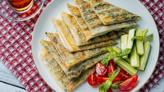 Çok Pratik: Tost Makinesinde Ispanaklı Gözleme