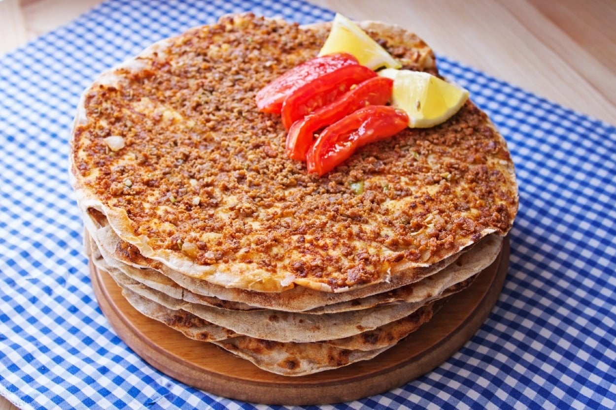 Taş Fırından Çıkmış Gibi: Tavada Lahmacun